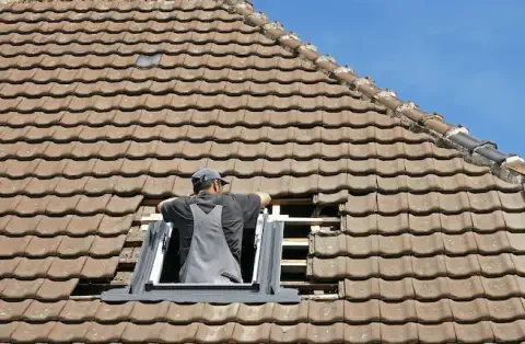Pose de velux - Canaules-et-Argentières
